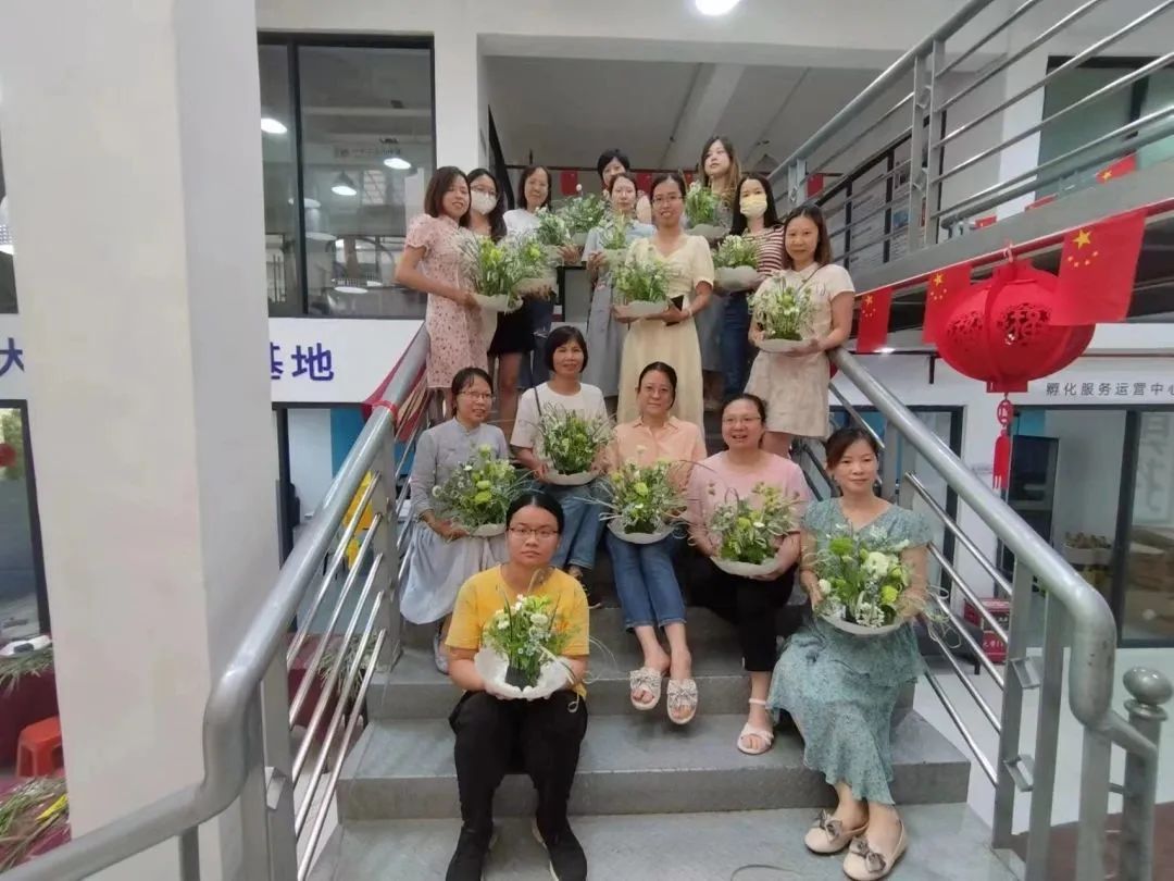 新恒基孵化器携手大良文化，共同举办“以花之名，邂逅美好”居家花艺活动！