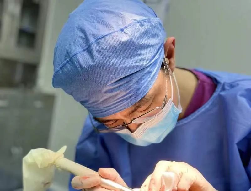 创业故事 | 敢闯敢拼，靠植发改变职场命运，用行动追求梦想奋勇前行！