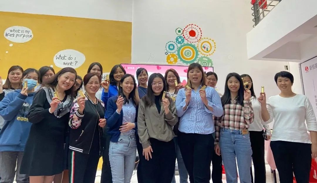 活动回顾｜“邂逅红唇·女神口红DIY”新恒基业孵化器女神节活动圆满举办