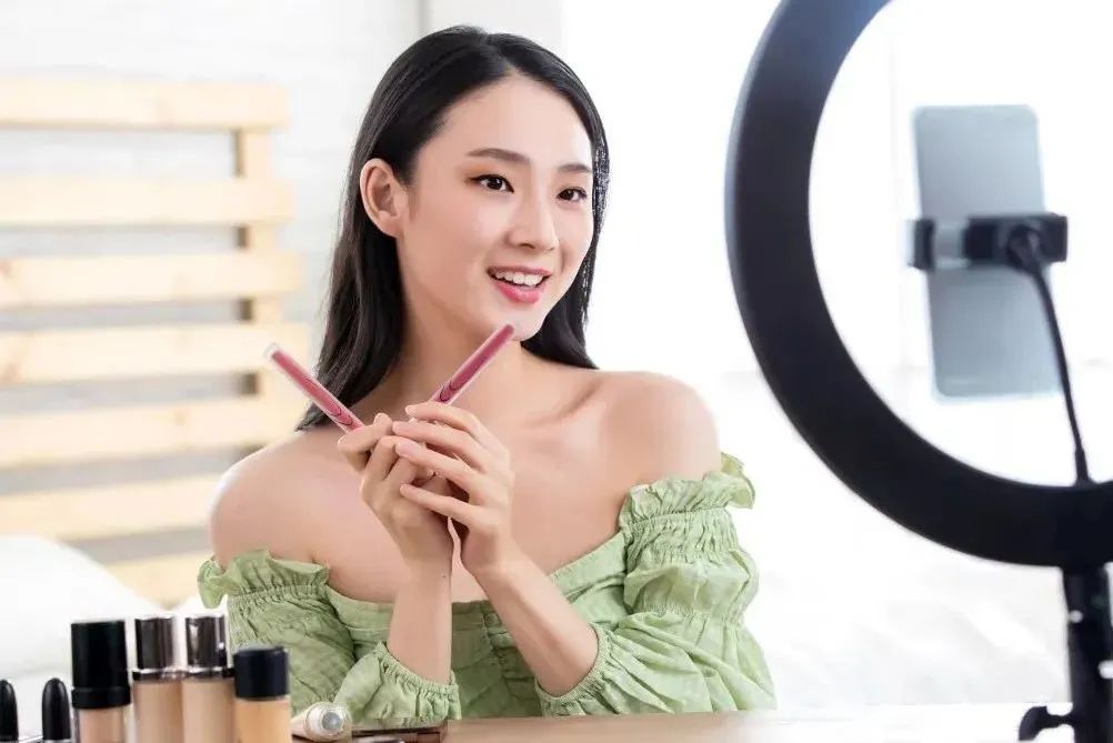 “星”级孵化计划，一播成名！新恒基直播基地喊你来做『直播体验官』啦！